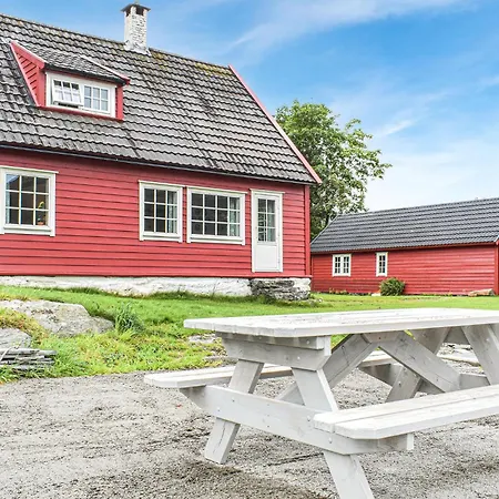 Holiday home 4 Bedroom In Garnes